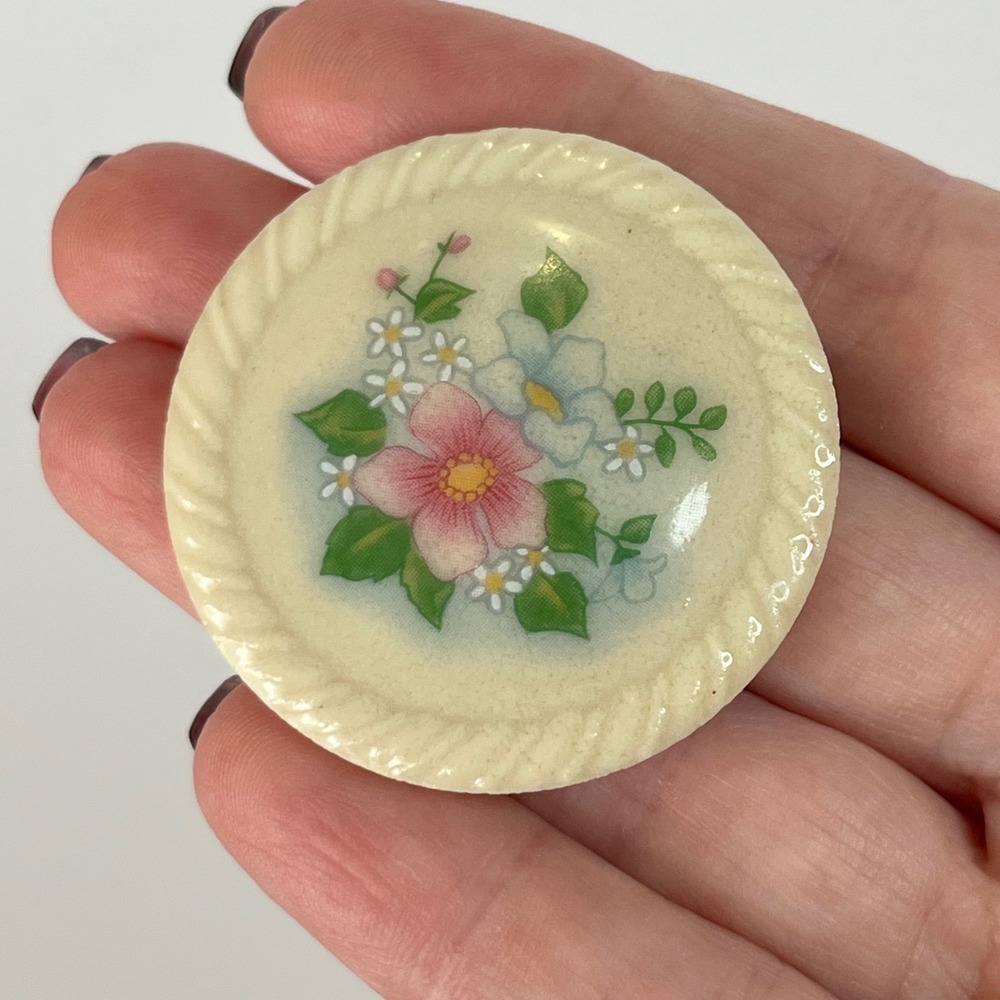 Vintage Avon Floral Brooch Cream Round Rope Border Pink Flower Pin Cottagecore